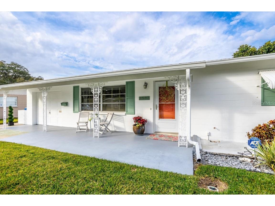 4583 34th Avenue N Saint Petersburg FL 33713 U8186441 image1