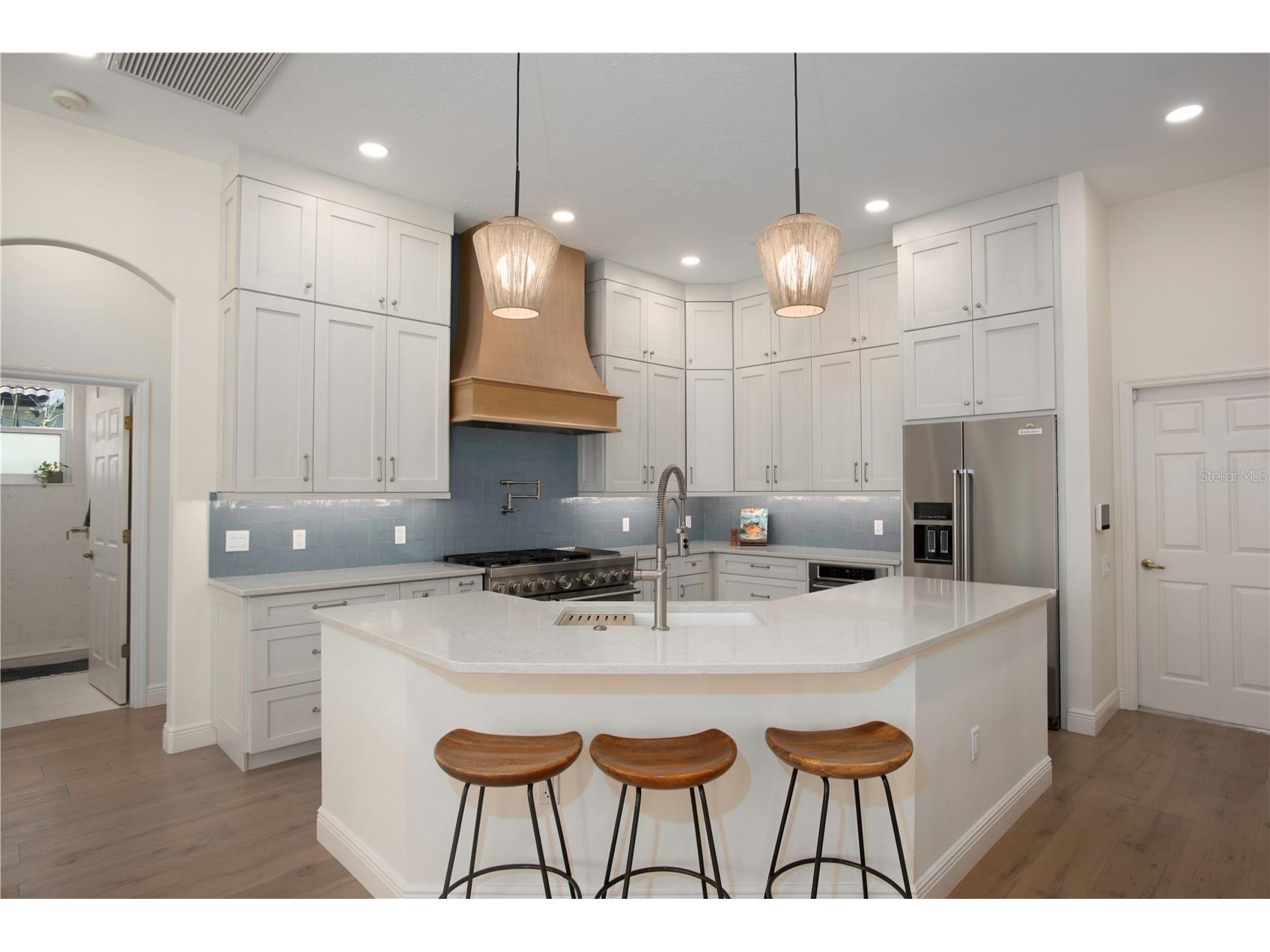 4586 Del Sol Boulevard S Sarasota FL 34243 A4682853 image16