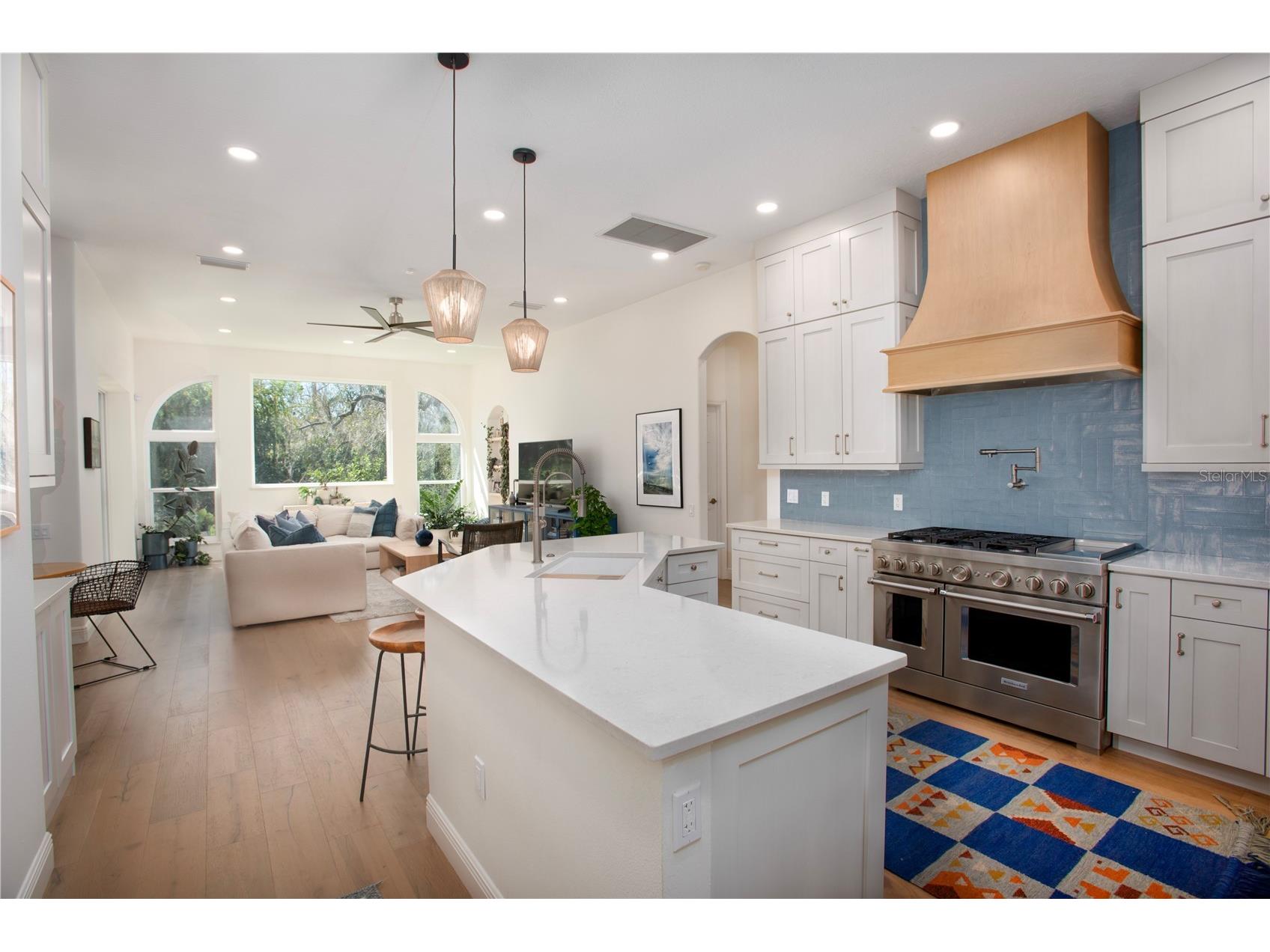 4586 Del Sol Boulevard S Sarasota FL 34243 A4682853 image2