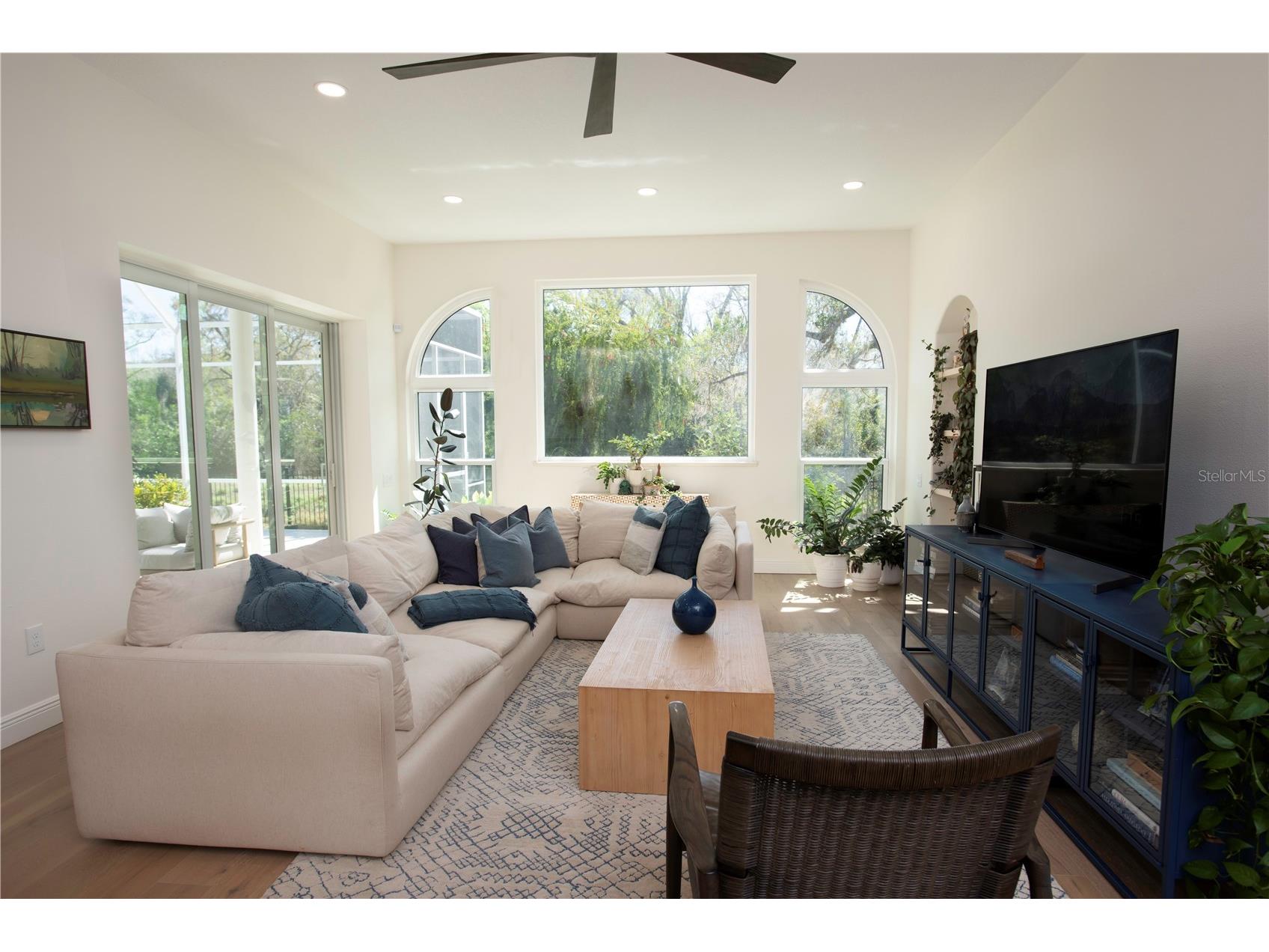 4586 Del Sol Boulevard S Sarasota FL 34243 A4682853 image3