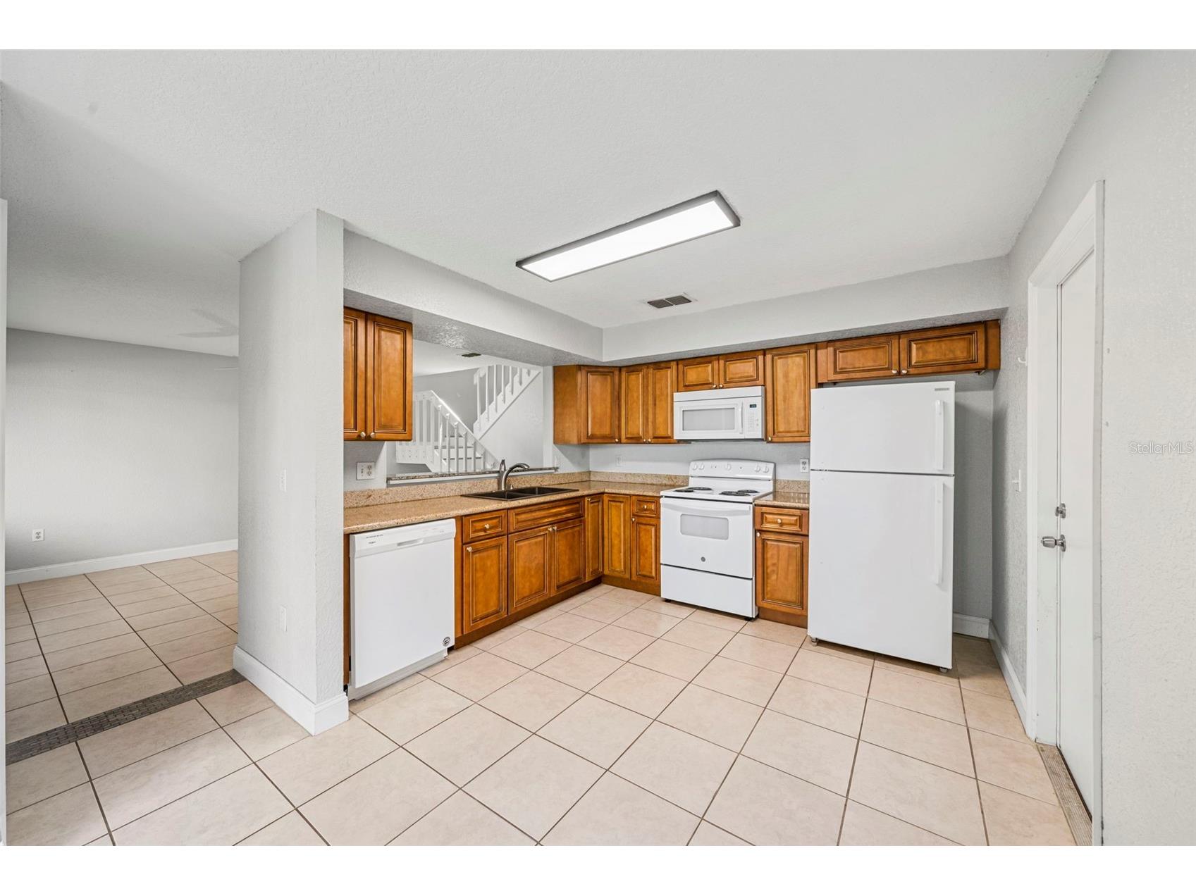 4586 Pheasant Run Drive #6B Orlando FL 32808 O6414496 image9