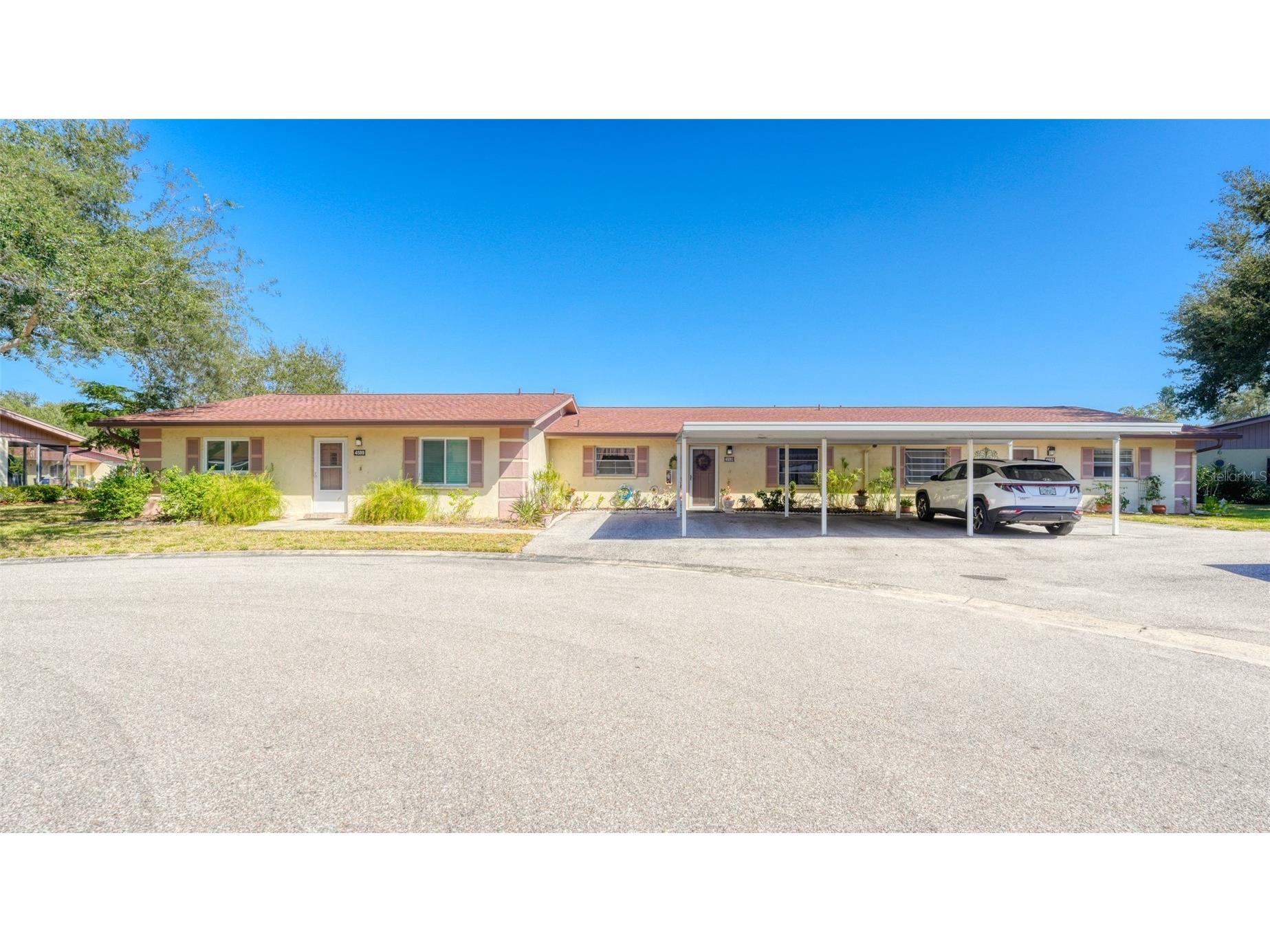 4591 Mohican Trail #137 Sarasota FL 34233 A4686959 image1