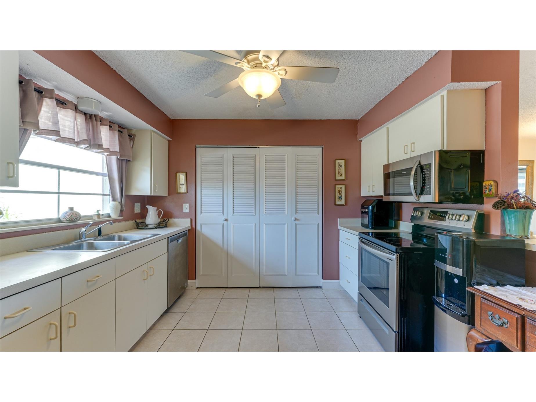 4591 Mohican Trail #137 Sarasota FL 34233 A4686959 image10