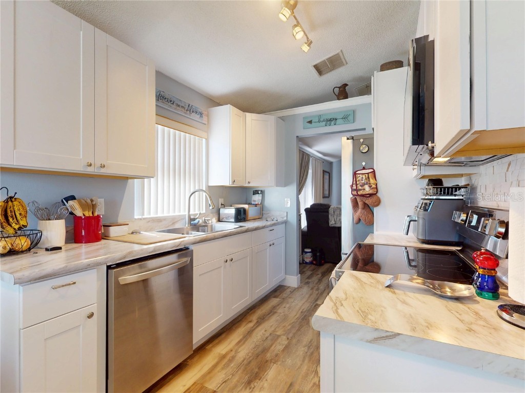 460 Green Street Deland FL 32720 V4944348 image8