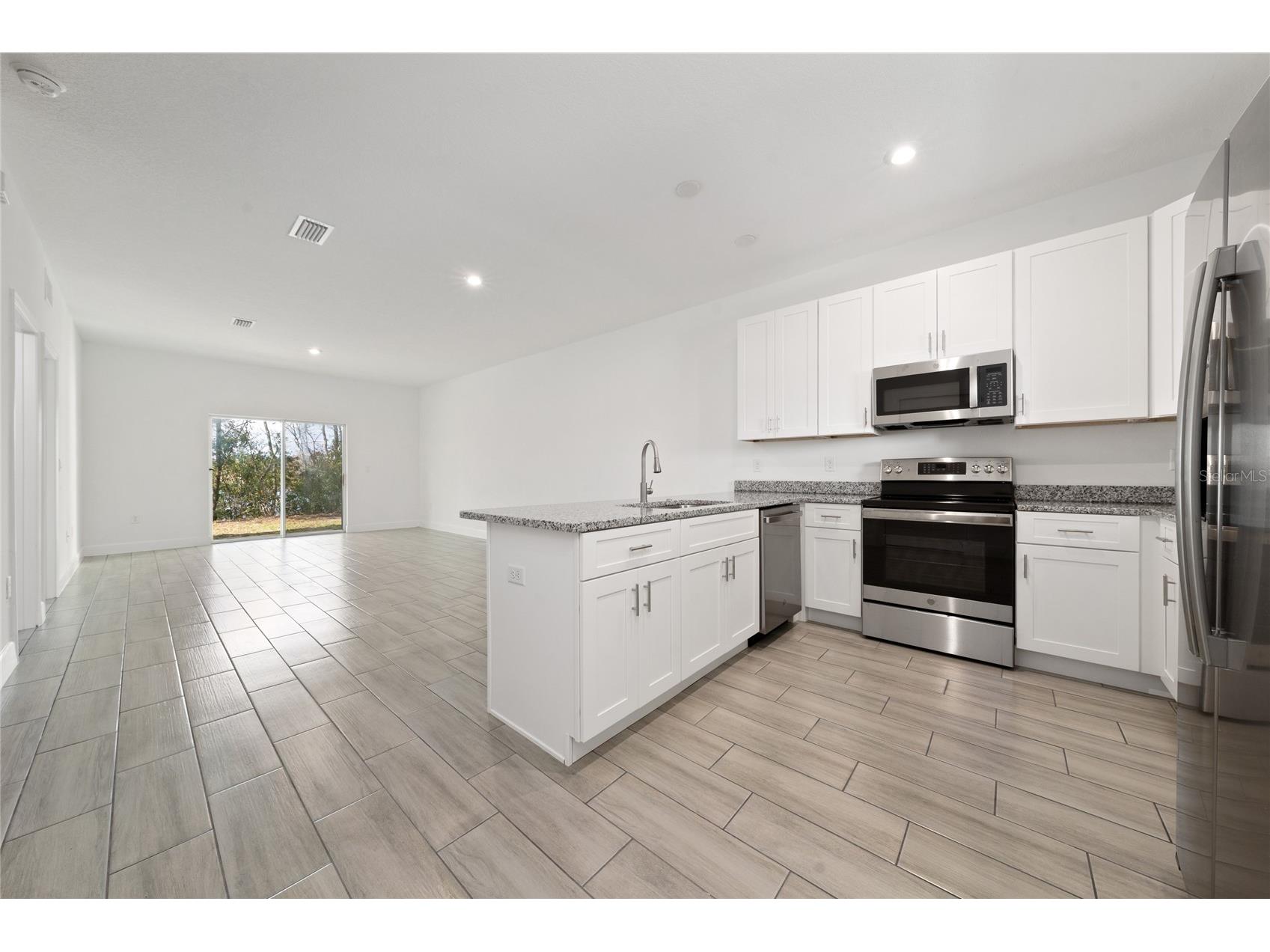 460 Lake Shore Parkway Davenport FL 33896 O6383807 image2