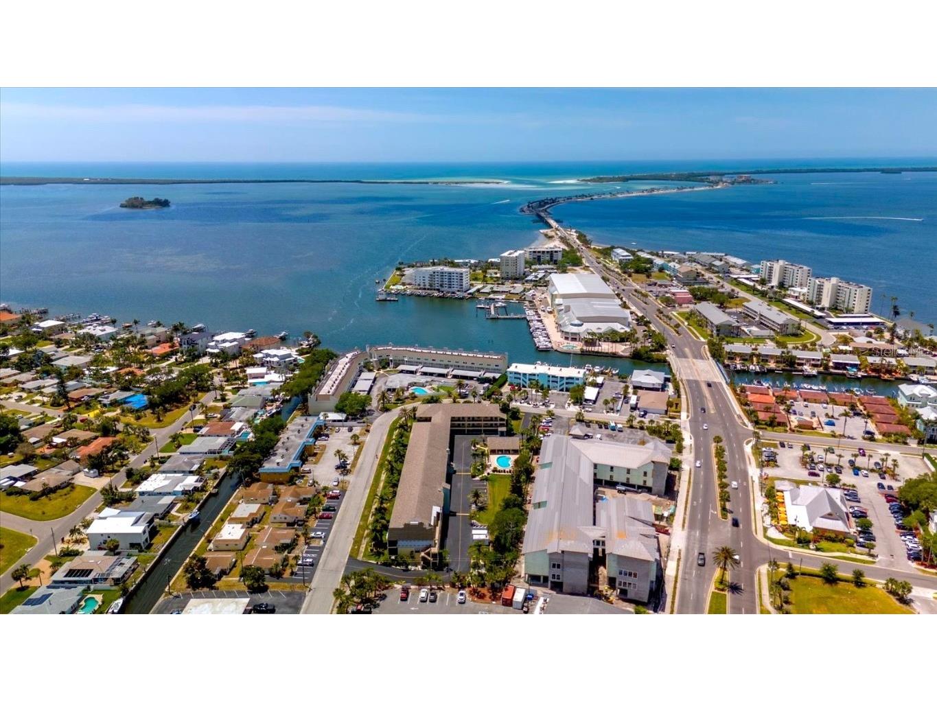 460 S Paula Drive 202, Dunedin, FL, 34698 MLS U8240110 Edina Realty