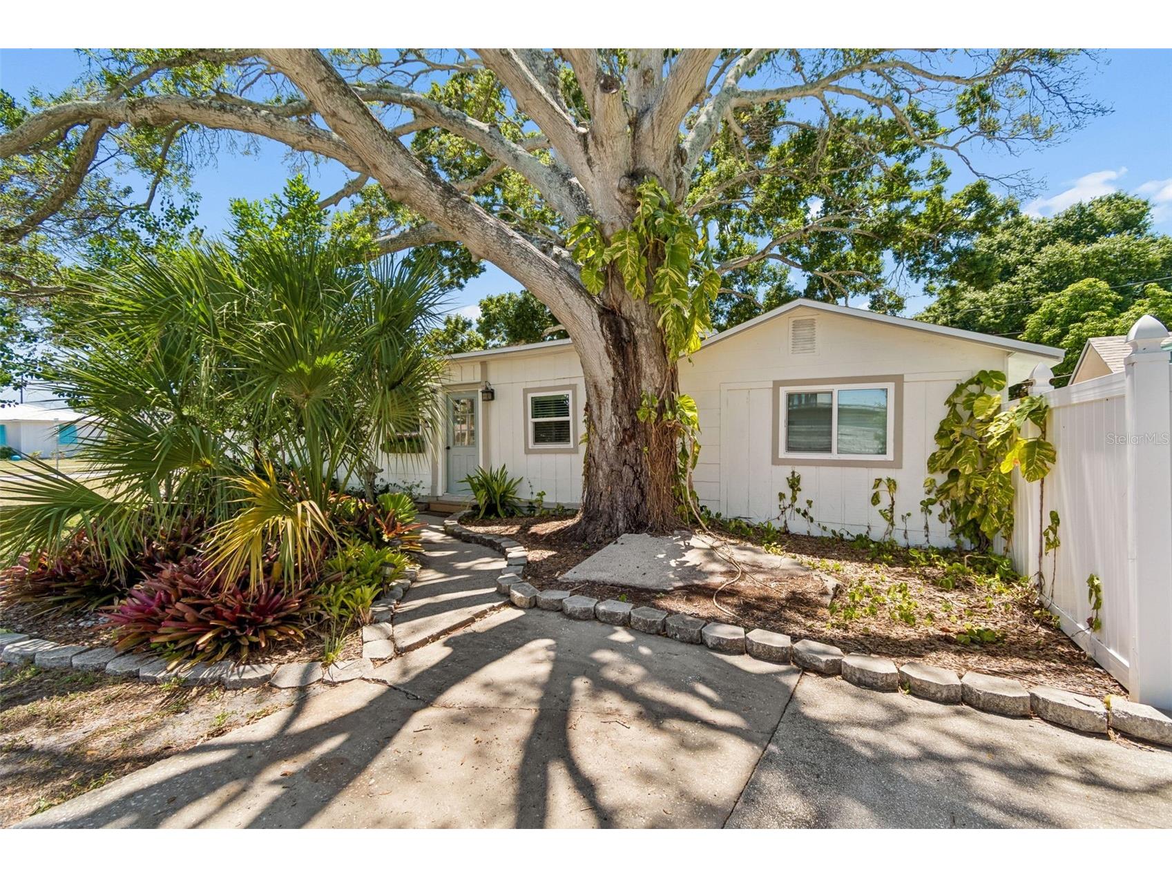 4601 16th Avenue N Saint Petersburg FL 33713 TB8522892 image6