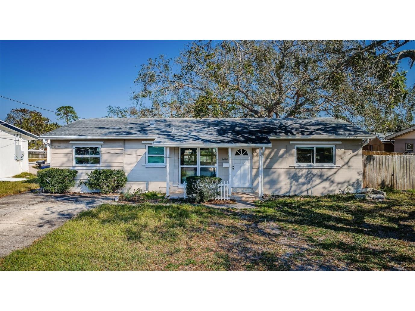 4601 Carson Street NE Saint Petersburg FL 33703 - BUTTERFLY LAKE TB8347396 image1