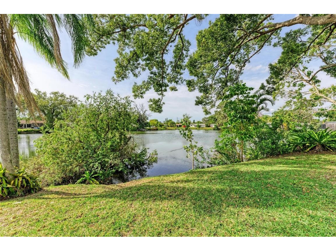 4604 Maceachen Boulevard Sarasota FL 34233 - LAKE THOMAS A4602608 image1