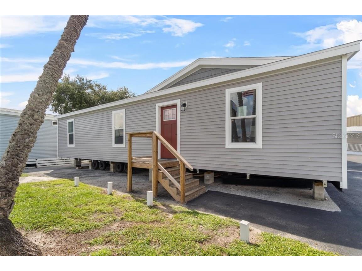 4607 Oak Street Fruitland Park FL 34731 P4936462 image1