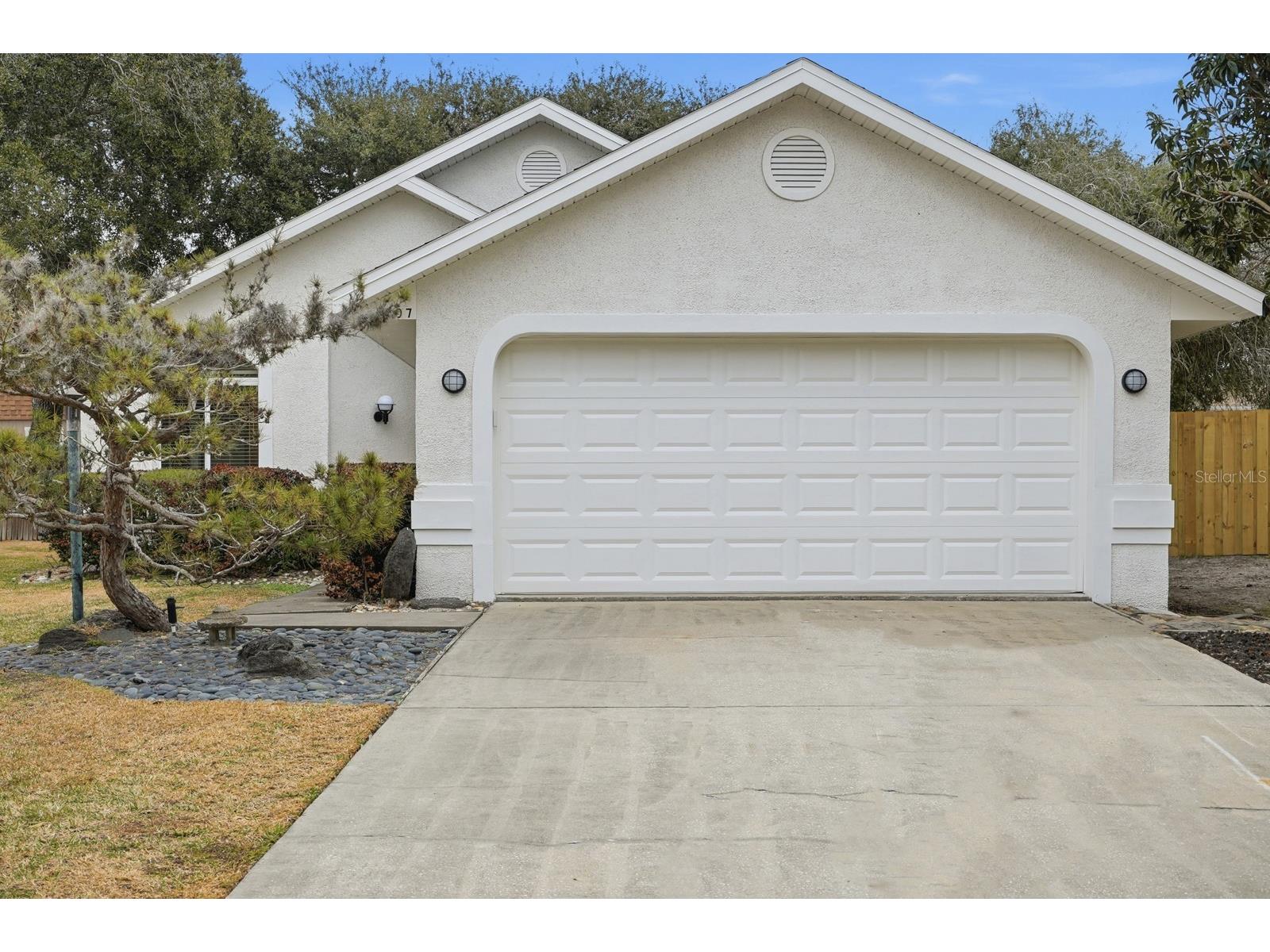 4607 Saxon Drive New Smyrna Beach FL 32169 V4947402 image1