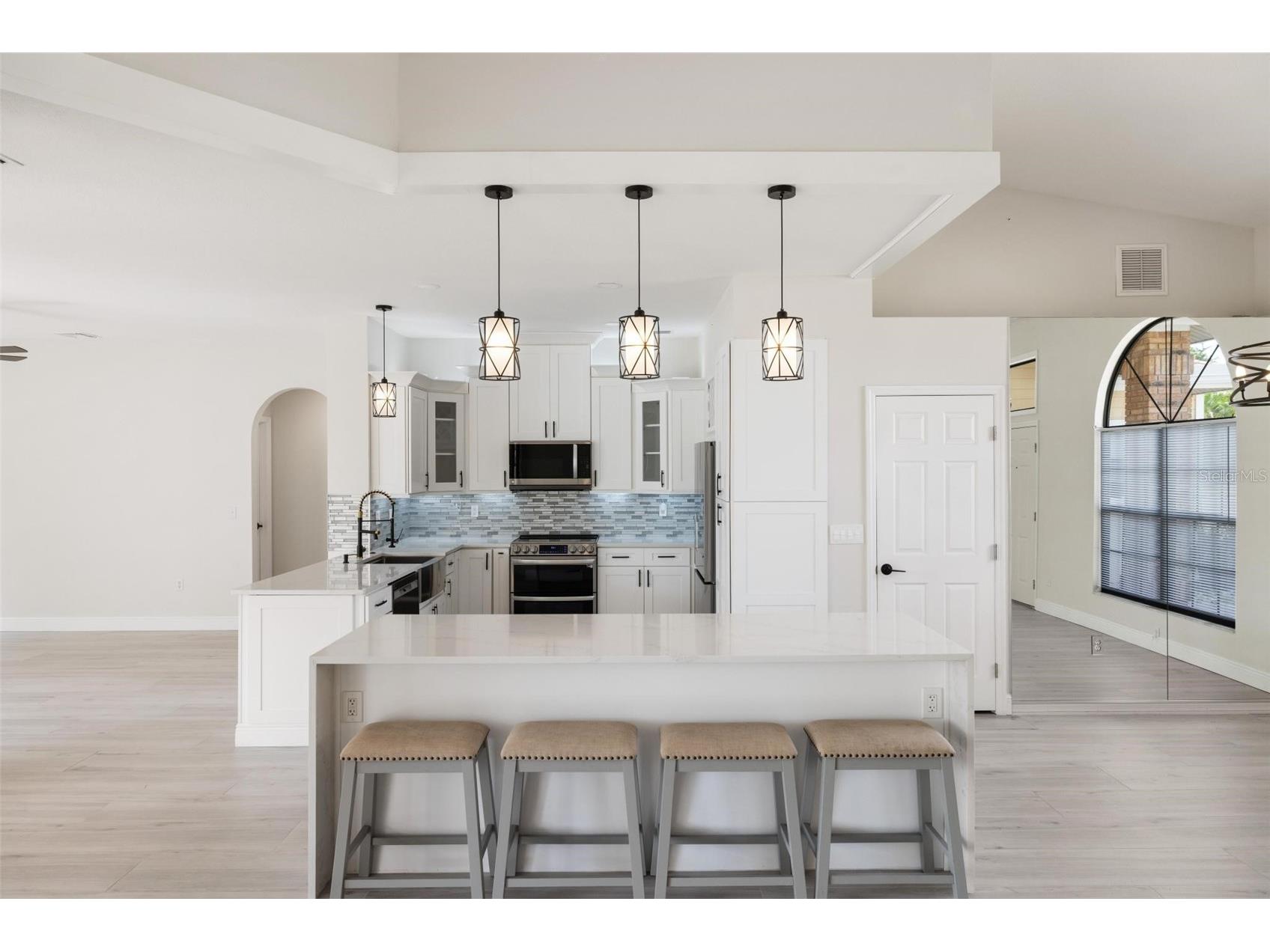 4608 Vintage Drive Sarasota FL 34243 A4683712 image7