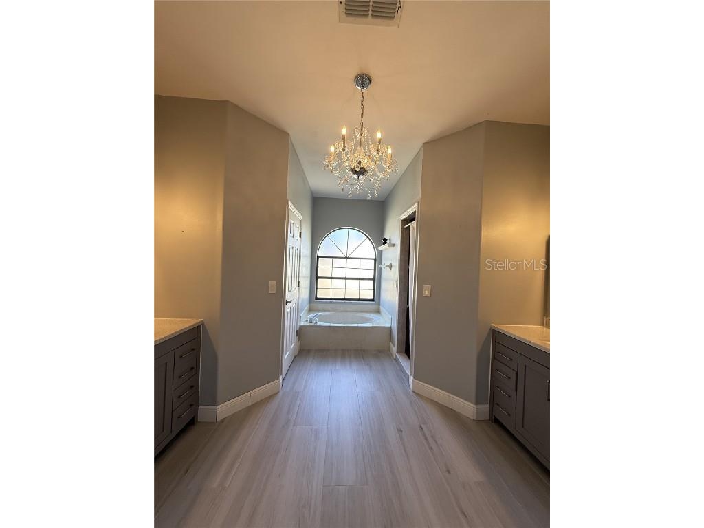 4608 Vintage Drive Sarasota FL 34243 TB8446337 image23