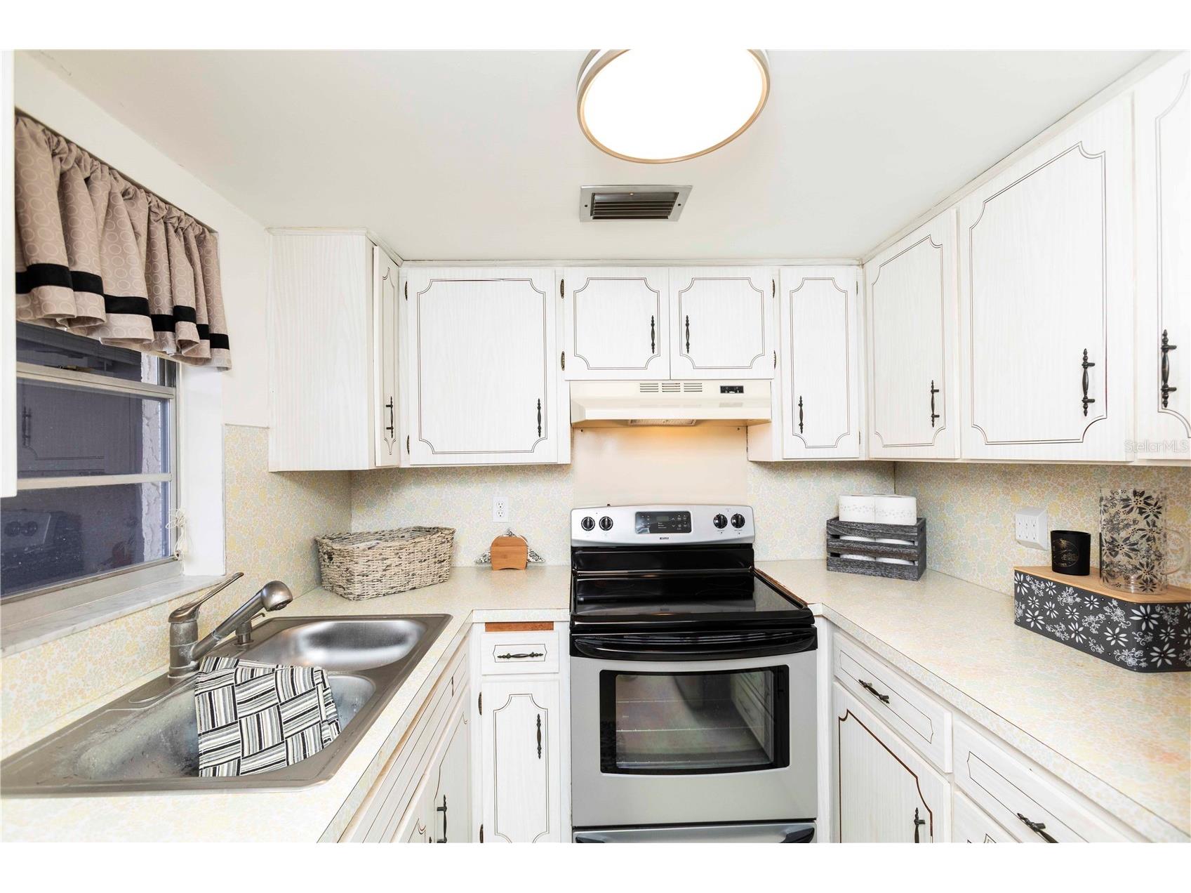 4609 Marine Parkway #203 New Port Richey FL 34652 W7884837 image9