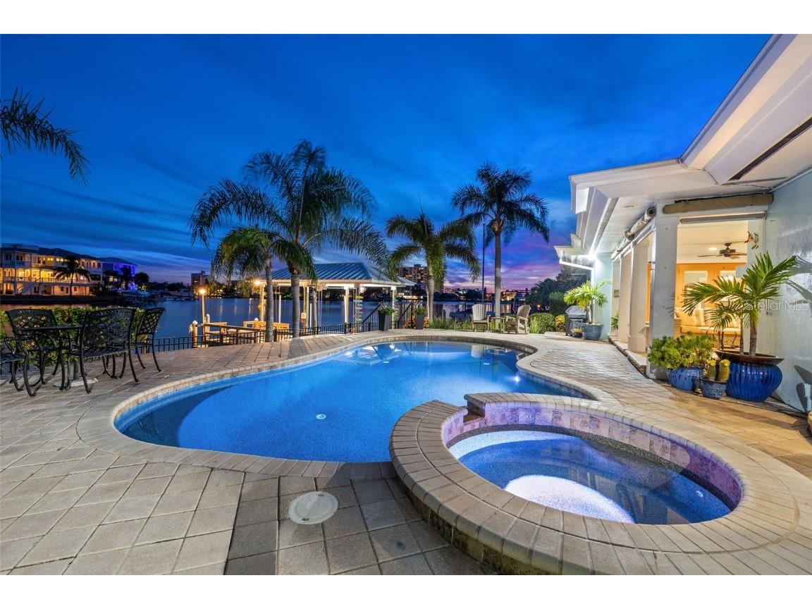 461 Palm Island SE Clearwater FL 33767 - GULF OF MEXICO U8218143 image1