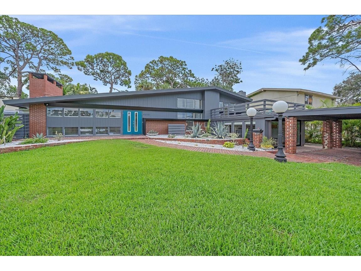 4610 Cypress Way S Saint Petersburg FL 33705 A4661078 image1