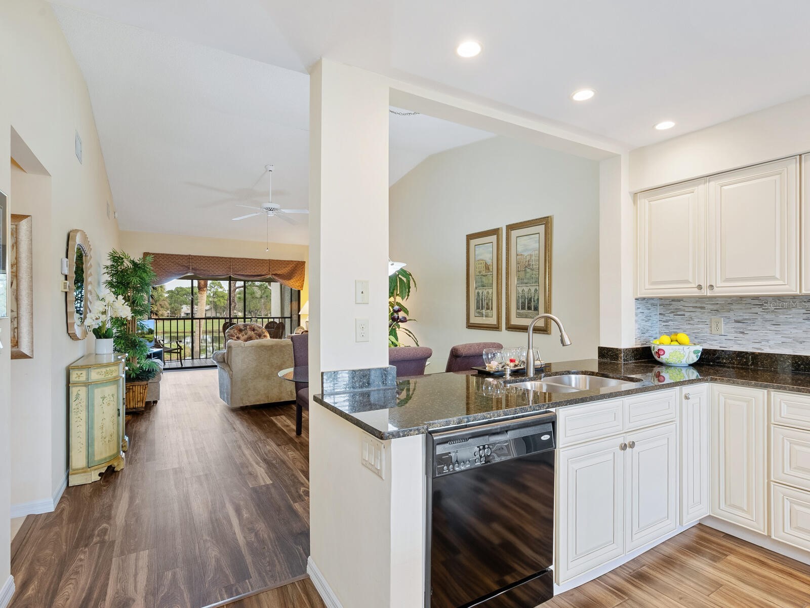 4610 Weybridge #24 Sarasota FL 34235 A4675023 image17