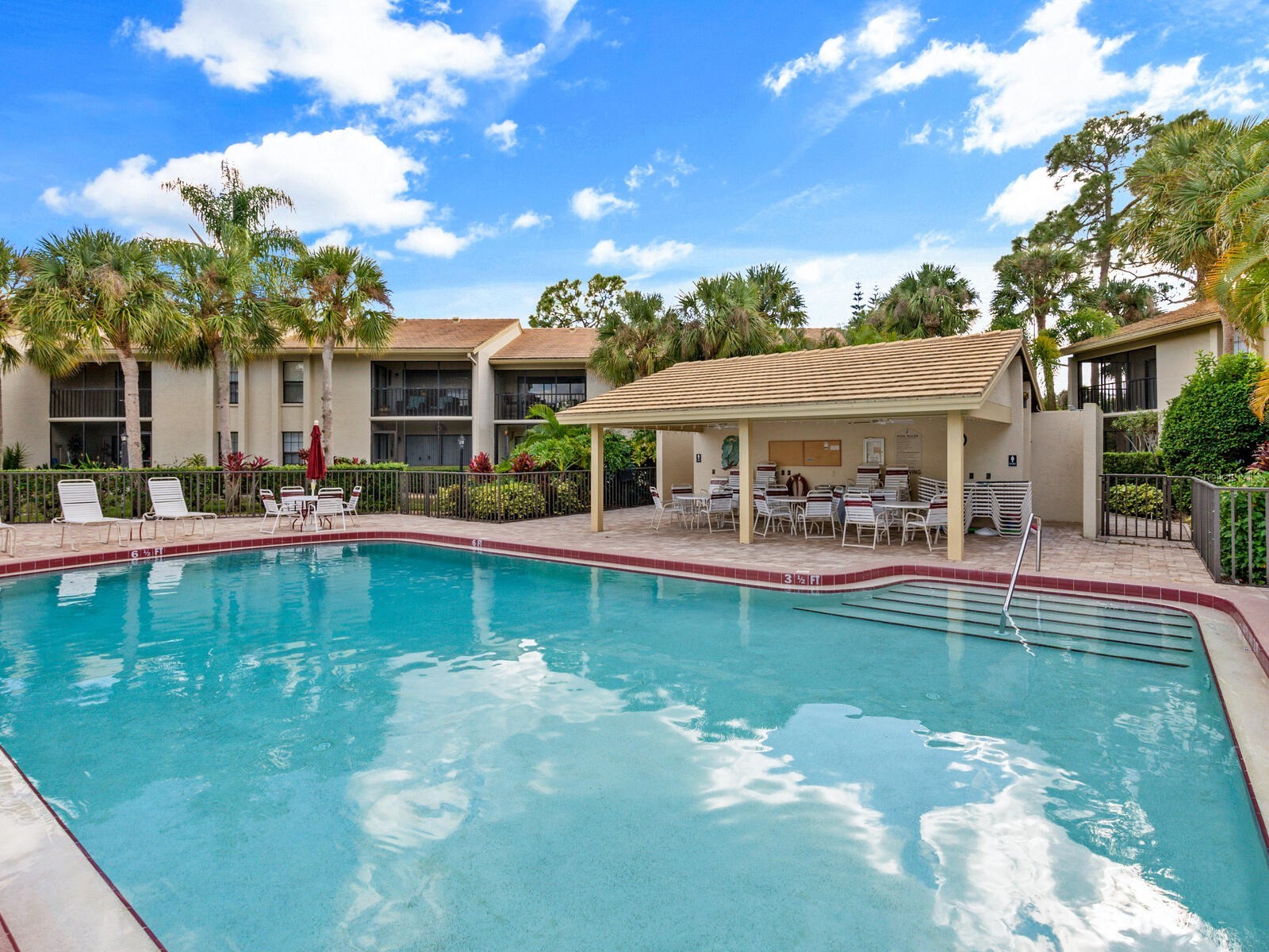 4610 Weybridge #24 Sarasota FL 34235 A4675023 image22