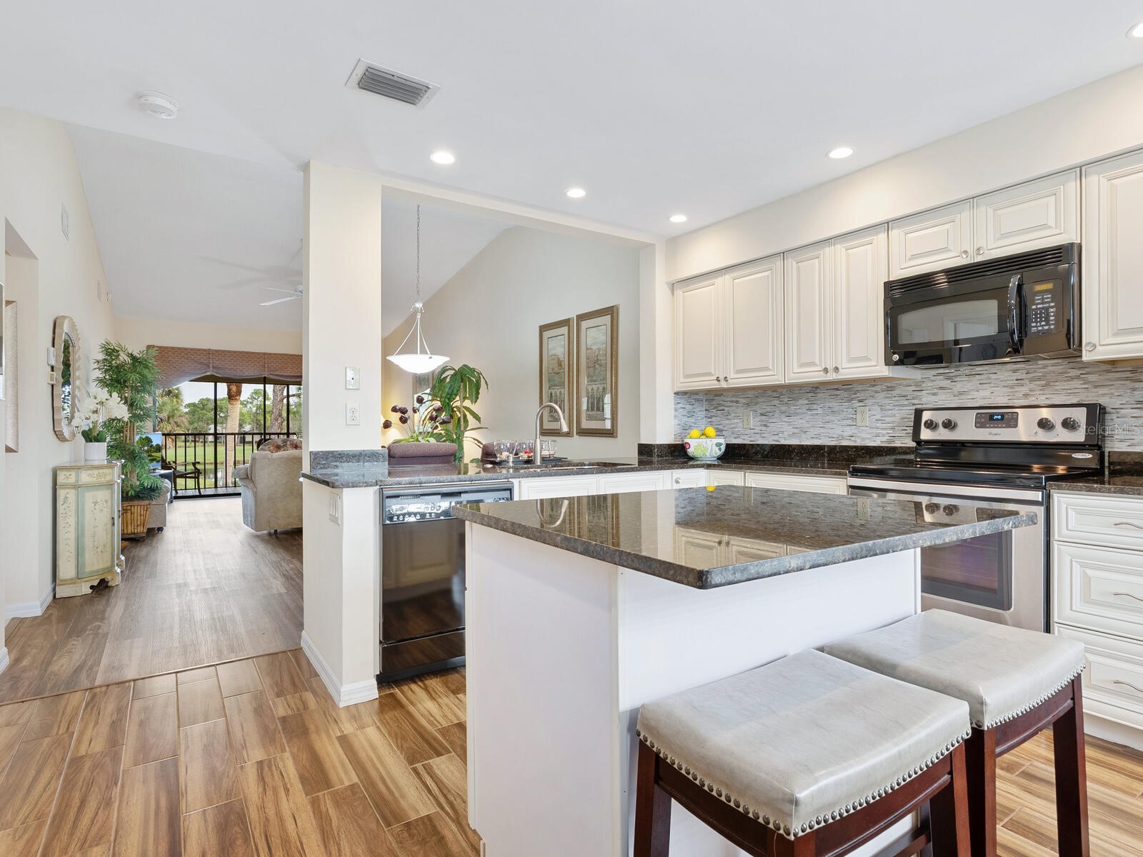 4610 Weybridge #24 Sarasota FL 34235 A4675023 image3