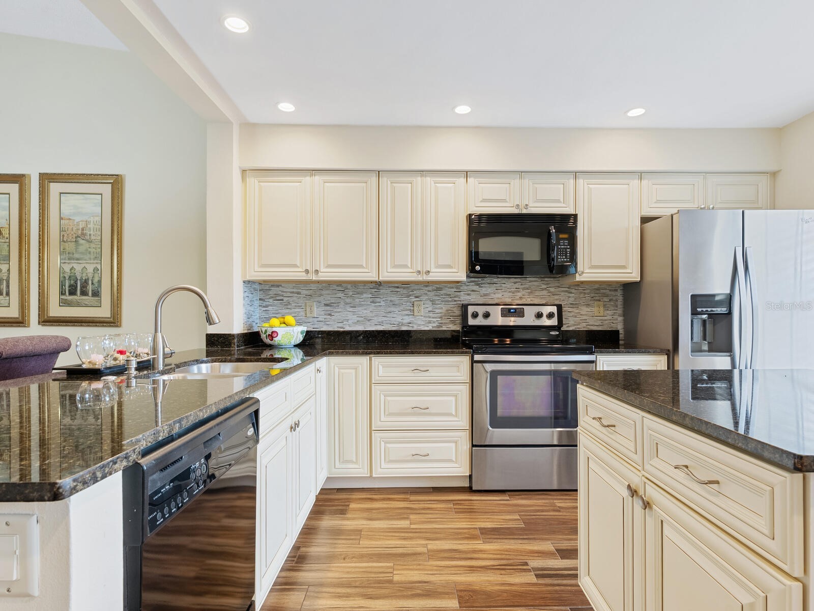 4610 Weybridge #24 Sarasota FL 34235 A4675023 image7