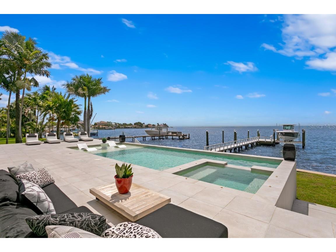 4611 Bayshore Boulevard NE Saint Petersburg FL 33703 - TAMPA BAY T3536484 image1