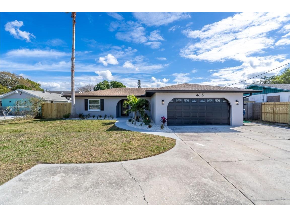 4615 34th Street W Bradenton FL 34210 A4599609 image1
