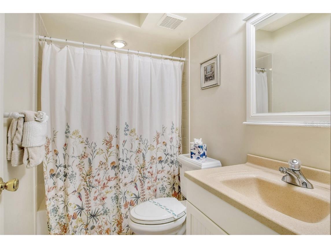 4616 Ringwood Meadow #20 Sarasota FL 34235 A4580655 image27