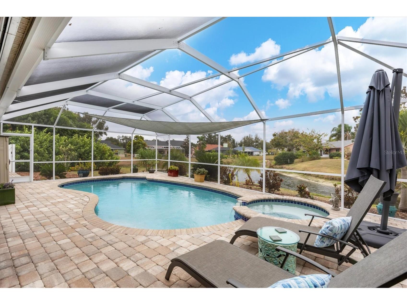 4617 Hamlets Grove Drive Sarasota FL 34235 A4679968 image2