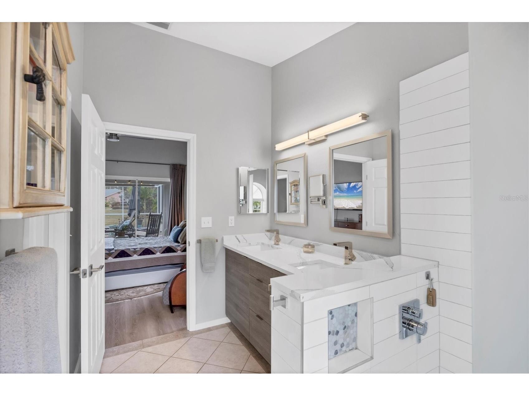 4617 Hamlets Grove Drive Sarasota FL 34235 A4679968 image33