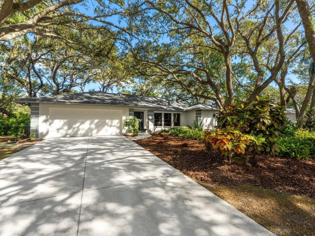 4617 Robin Hood Trail E Sarasota FL 34232 A4597728 image1