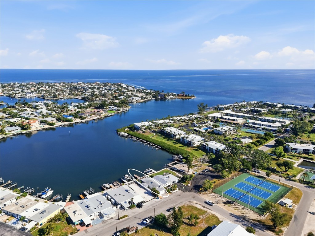 462 63rd Street Holmes Beach FL 34217 A4674852 image32