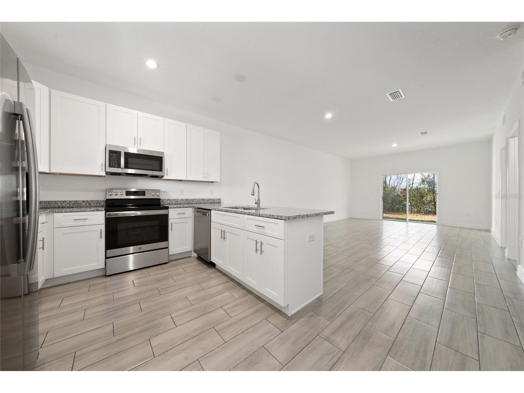462 Lake Shore Parkway Davenport FL 33896 O6383790 image2