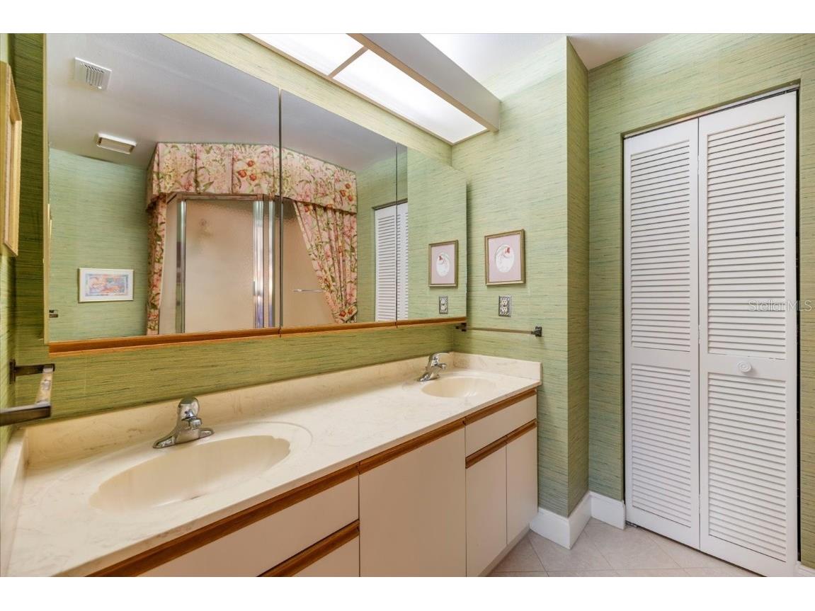 462 Oak Hill Circle #5 Sarasota FL 34232 A4664046 image14