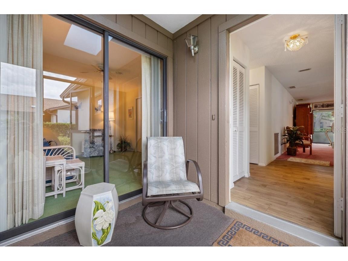 462 Oak Hill Circle #5 Sarasota FL 34232 A4664046 image4