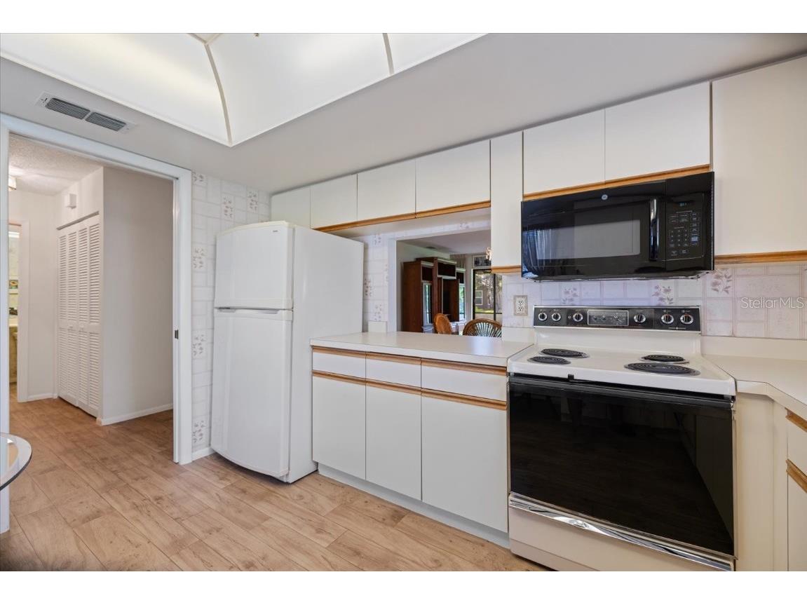 462 Oak Hill Circle #5 Sarasota FL 34232 A4664046 image6