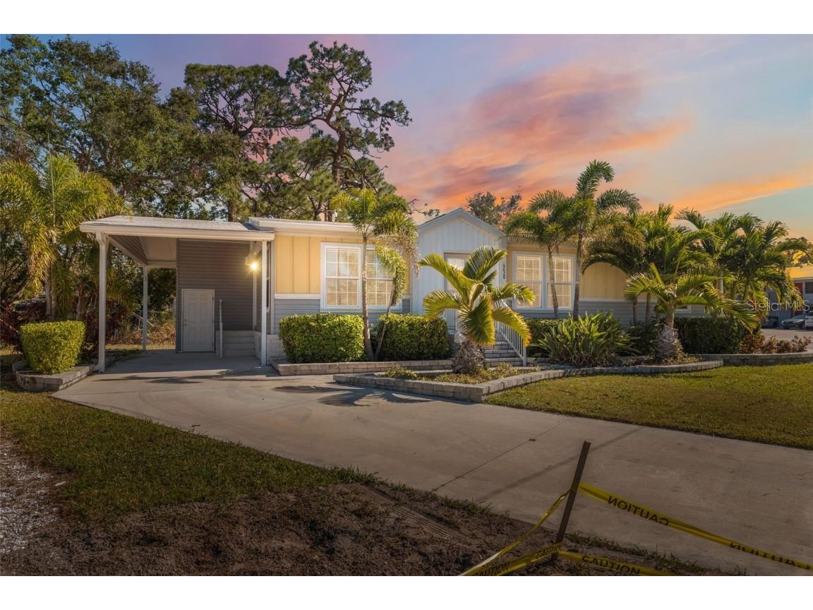 4620 Tri Par Drive Sarasota FL 34234 W7870599 image1