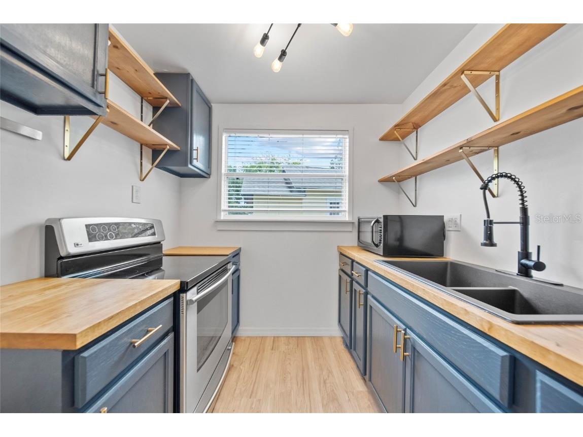 4622 Paloverde Drive New Port Richey FL 34652 W7876657 image4