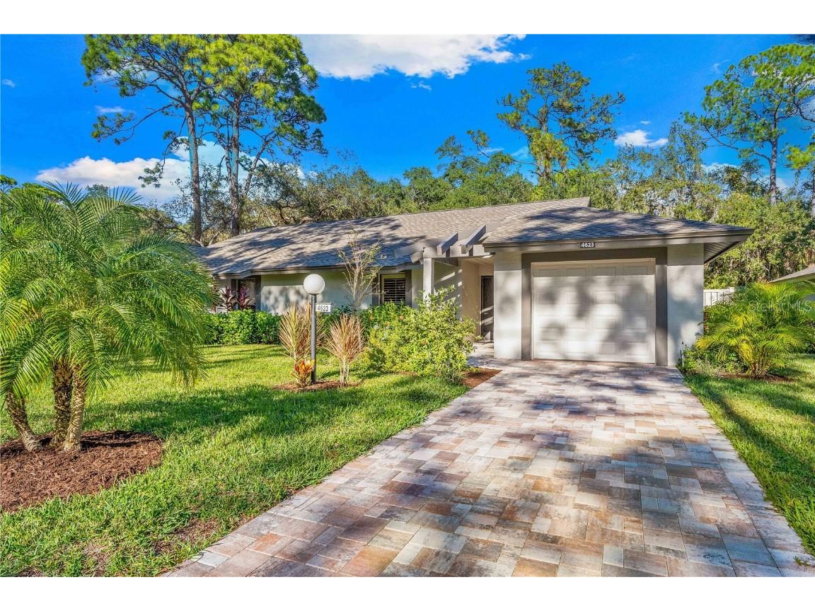 4623 Oak Forest Drive E #19 Sarasota FL 34231 A4588947 image1