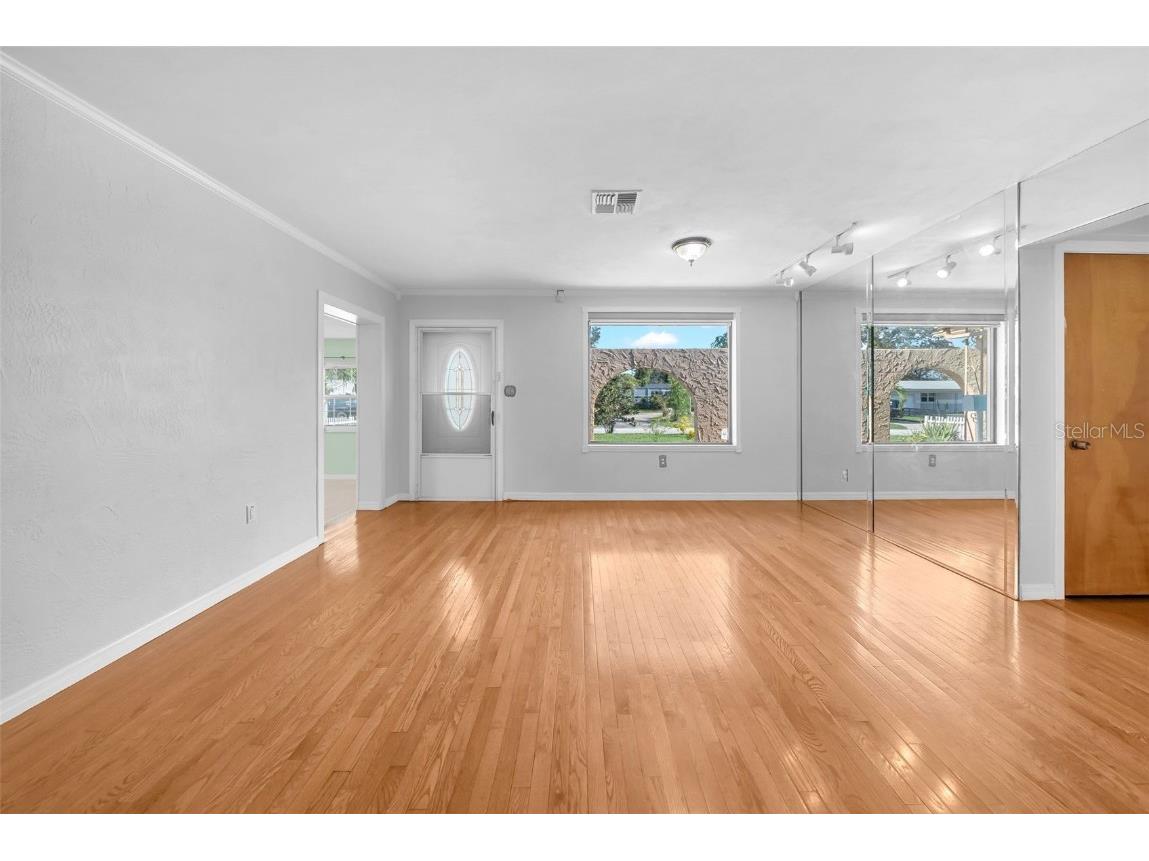 4626 29th Avenue N Saint Petersburg FL 33713 TB8416498 image9