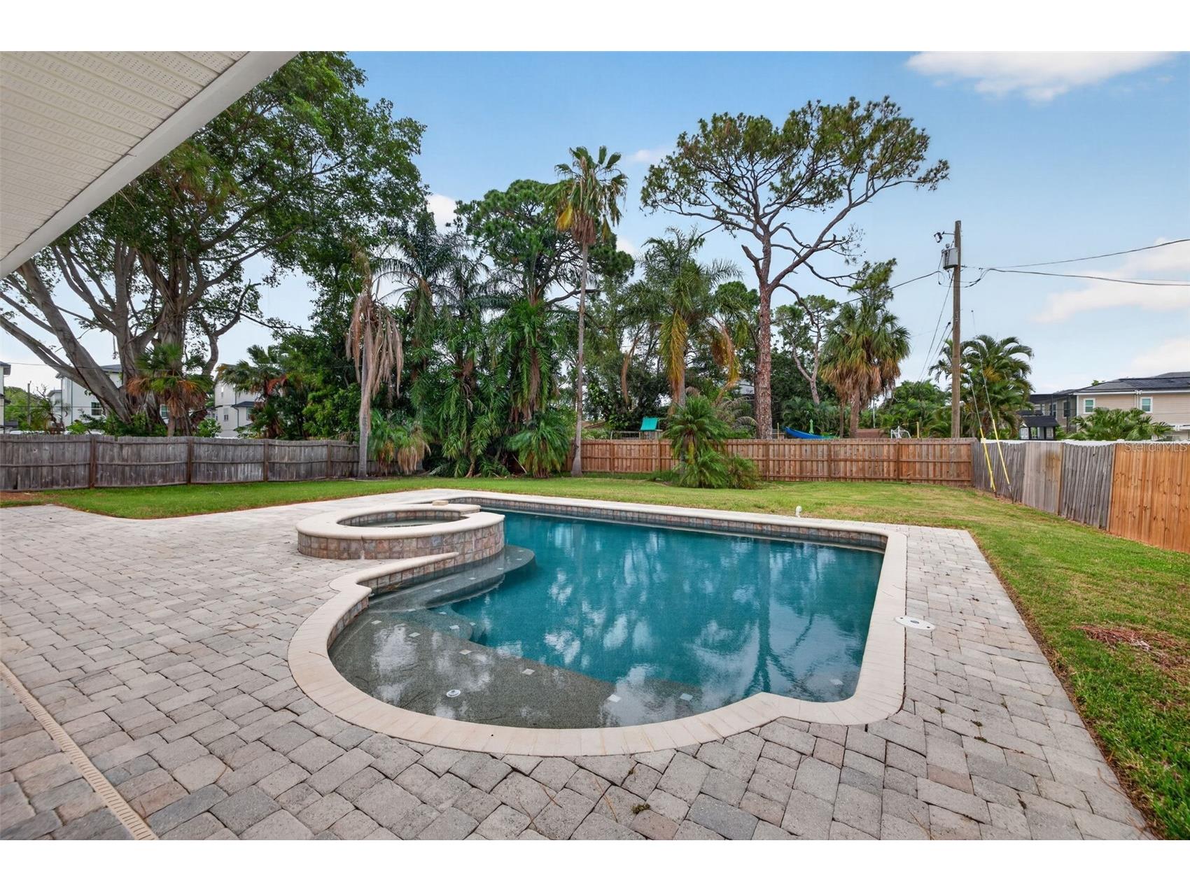4627 Venetian Boulevard NE Saint Petersburg FL 33704 TB8518451 image6