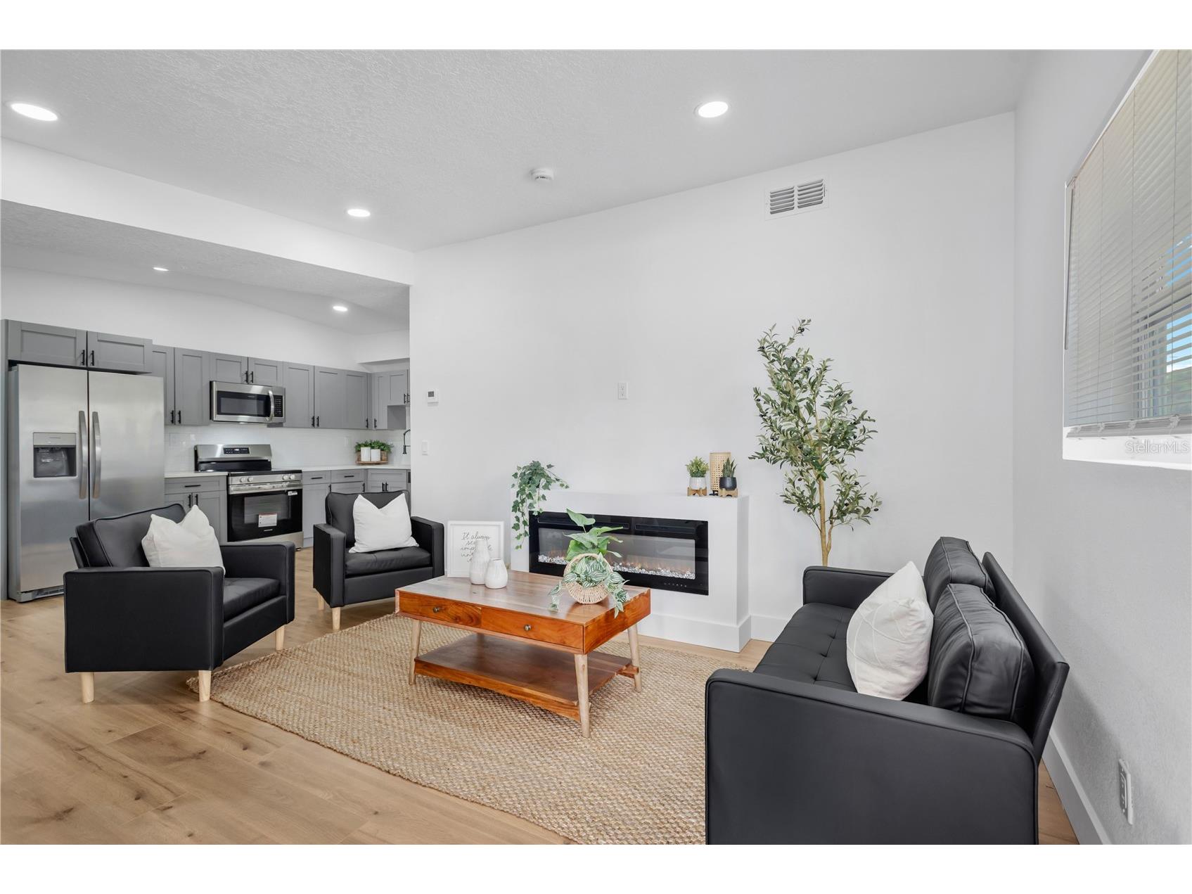 4628 15th Avenue S Saint Petersburg FL 33711 W7887307 image2