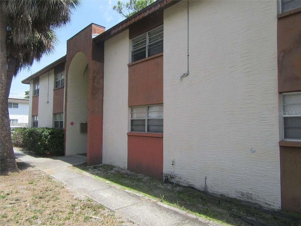 463 76th Avenue N #3 Saint Petersburg FL 33702 TB8366434 image3
