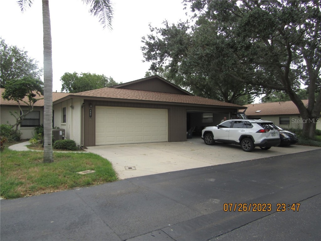 4633 Oak Hill Drive #13 Sarasota FL 34232 A4578050 image1