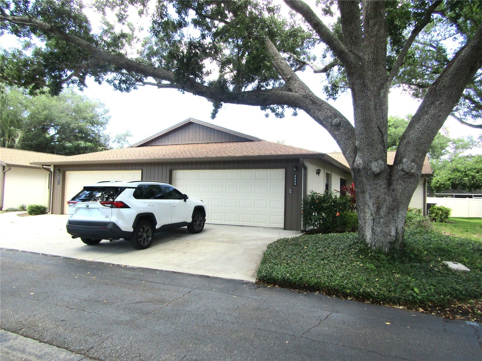 4633 Oak Hill Drive #13 Sarasota FL 34232 A4691571 image1