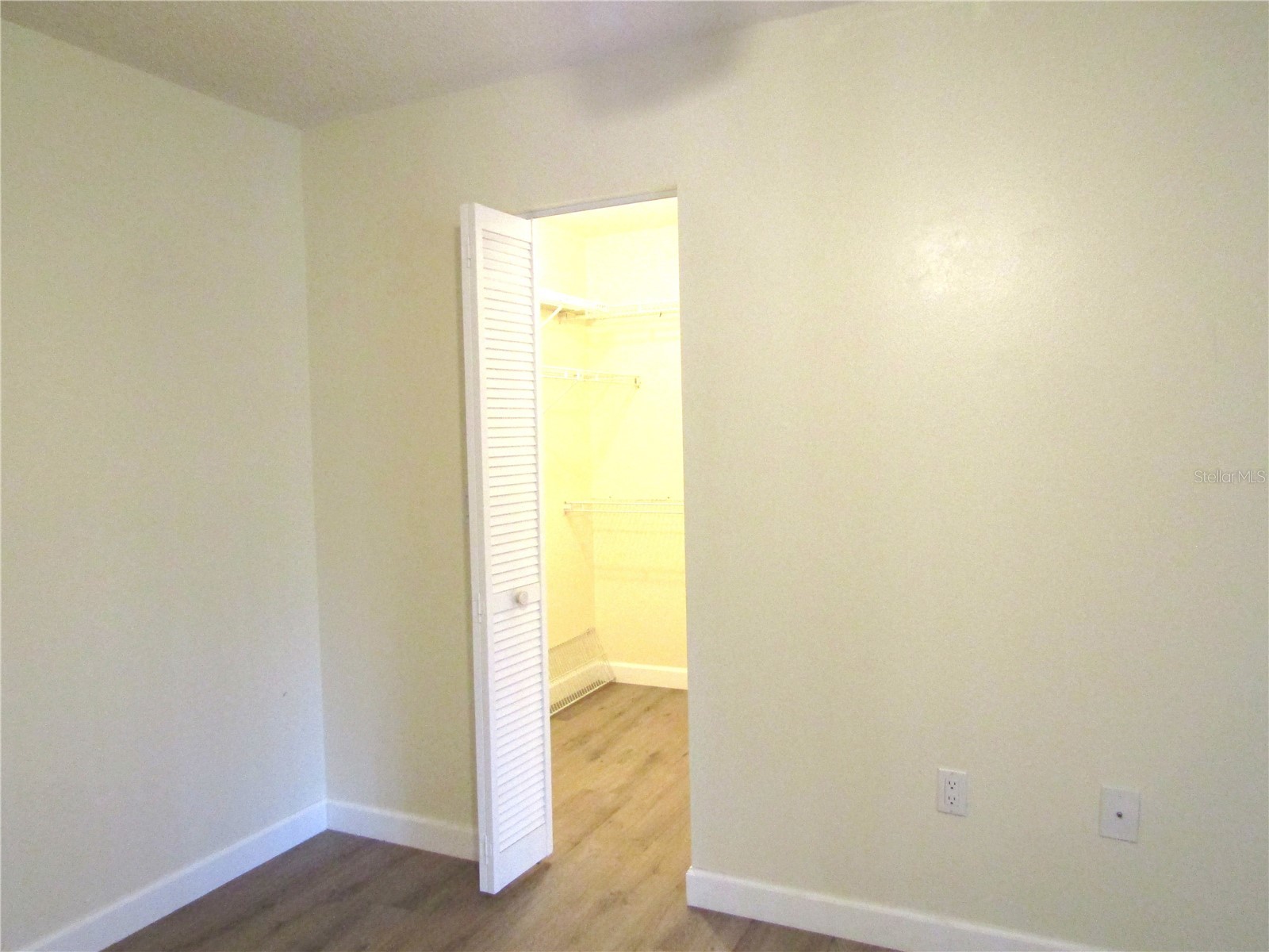4633 Oak Hill Drive #13 Sarasota FL 34232 A4691571 image17