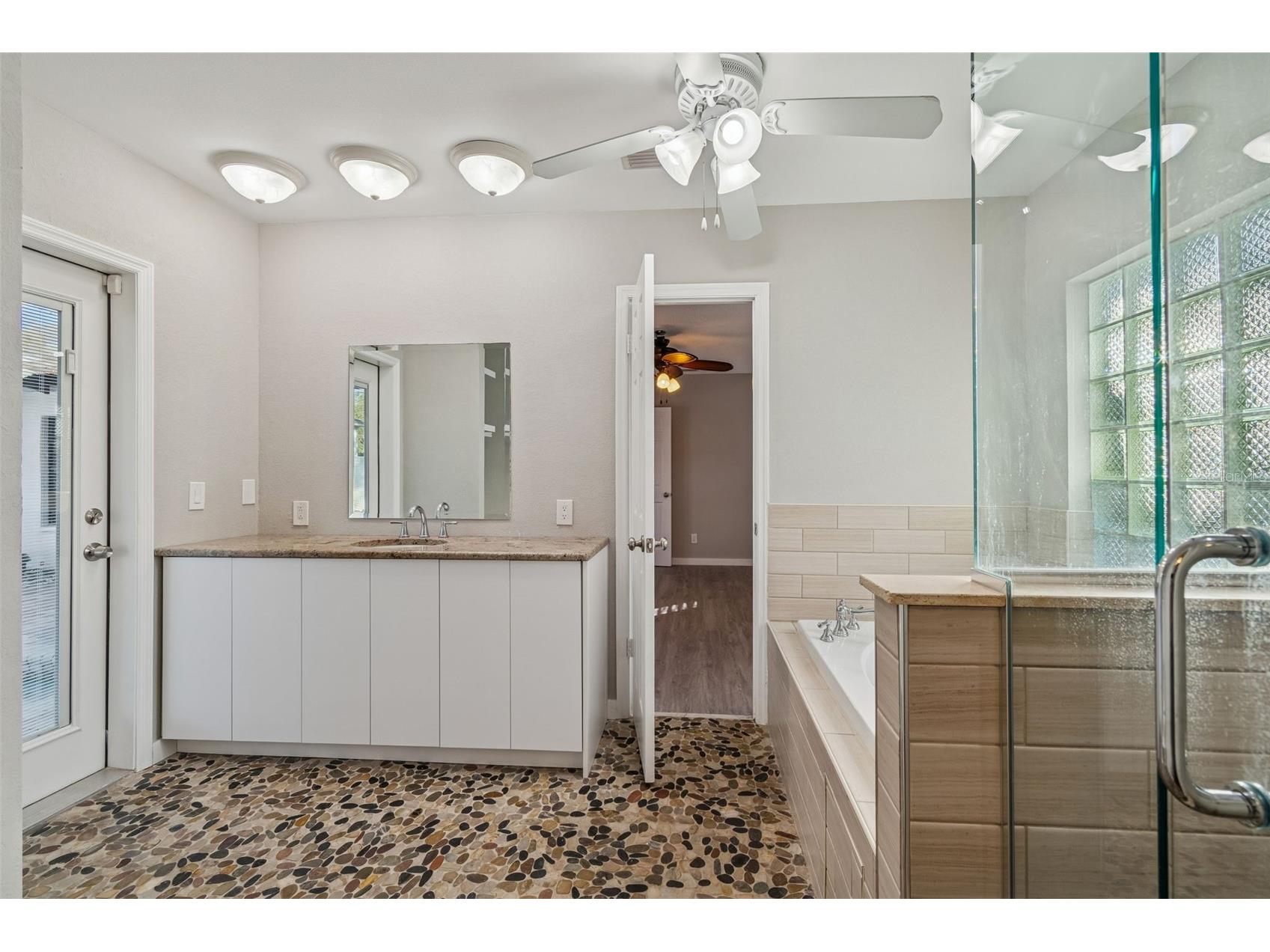 4633 W Longfellow Avenue Tampa FL 33629 TB8478456 image11