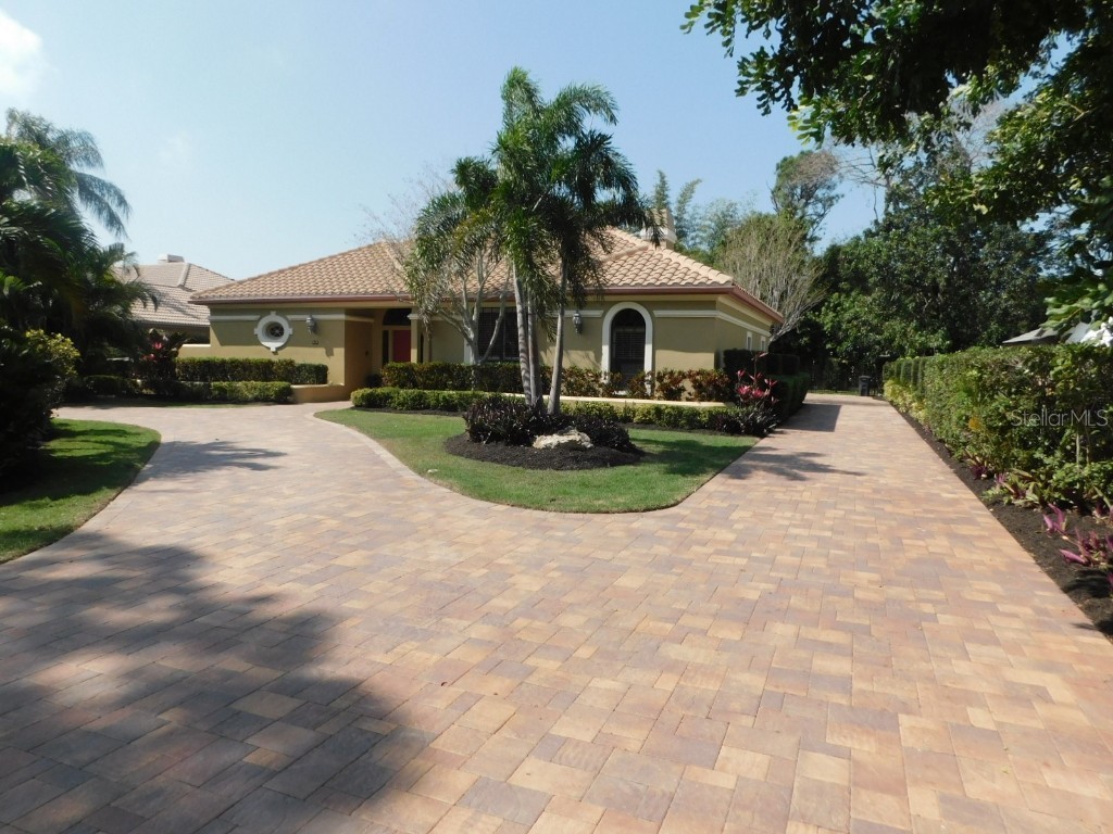 4638 Pine Harrier Drive Sarasota FL 34231 A4563399 image1