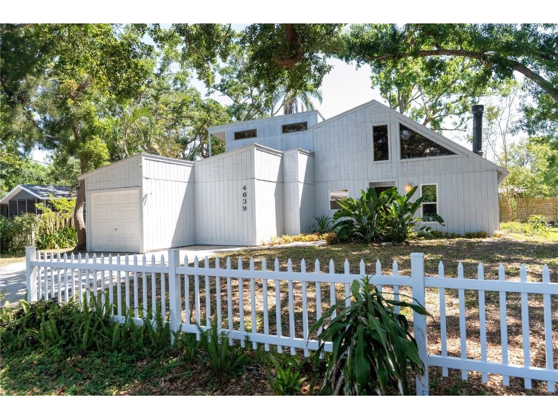 4639 Sloan Avenue Sarasota FL 34233 A4647883 image1