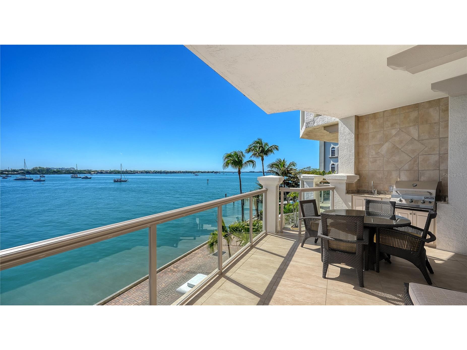 464 Golden Gate Point #304 Sarasota FL 34236 A4676340 image1