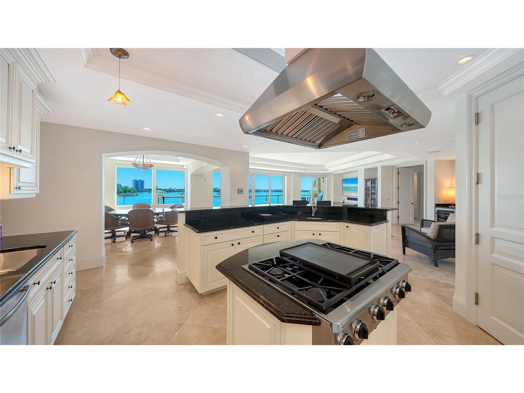 464 Golden Gate Point #304 Sarasota FL 34236 A4676340 image14
